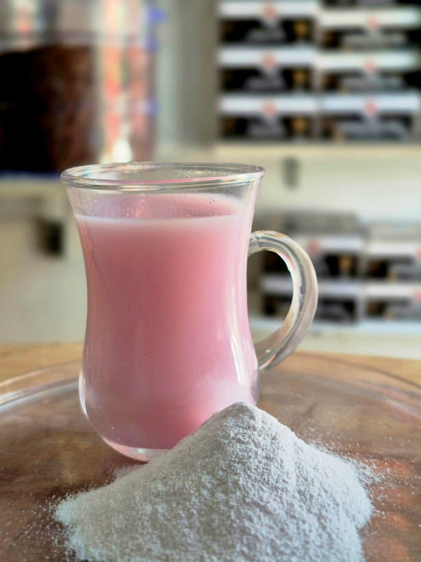 پینک چاکلت (شکلات سفید با طعم توت فرنگی)